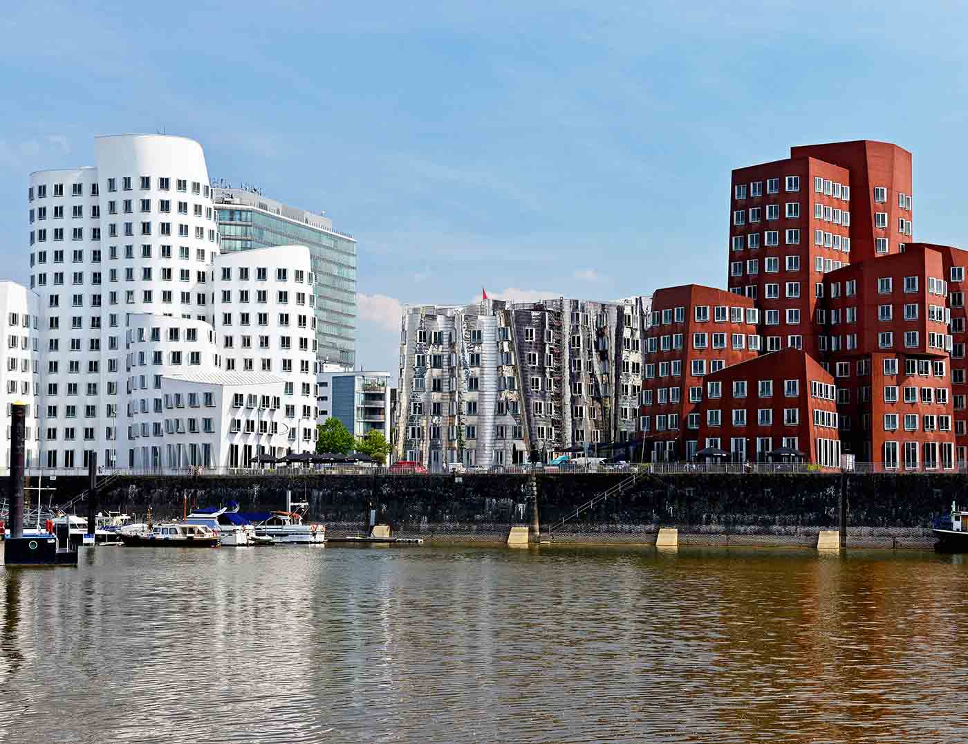 Düsseldorfer Medienhafen mit Gehry-Bauten